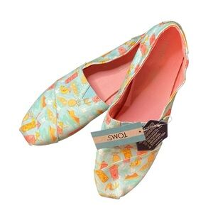 NWT TOMS Alpargatas- Tropical print with Tikis 🏝️🗿and Pineapples🍍🍹🏖️!!